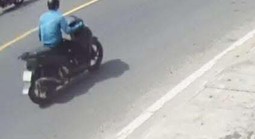 Cụ bà nghèo rơi 5 triệu, thanh niên đi xe SH nhặt được đi luôn?
