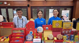 Tràn lan yến sào làm từ bột rau câu, lòng trắng trứng