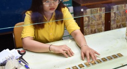 Giá vàng hôm nay 11-8: Vàng miếng SJC đảo chiều, rớt khỏi đỉnh lịch sử