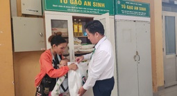 "Tủ gạo an sinh" giữa lòng bệnh viện