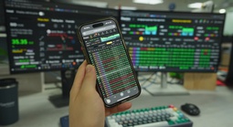 VN-Index giảm sâu, khối ngoại xả hàng, nhà đầu tư nhỏ nên làm gì lúc này?