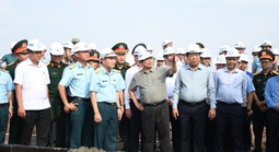 Hình ảnh Thủ tướng Phạm Minh Chính kiểm tra tiến độ sân bay Long Thành
