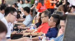 Giọt thương 2025: CBNV ROX Group chung tay hiến máu, lan tỏa giá trị sống đẹp