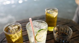Ngày chỉ bán được 9 ly nước, chủ quán cà phê "vỡ mộng"