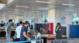 Tốn vài phút cởi giày, thắt lưng, con số bất ngờ về thiệt hại cho kinh tế