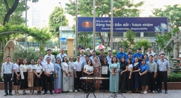 Buổi chào cờ truyền cảm hứng tại Trường Đại học Khoa học Xã hội và Nhân văn TP HCM