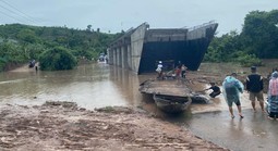 Cầu vượt lũ chậm hoàn thành, người dân đi lại khó khăn