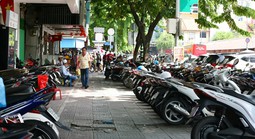 Người dân TP HCM chờ đề án thu phí vỉa hè mới