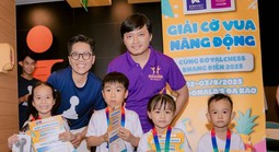Kỳ thủ cờ vua năng động, thi đấu kết hợp cùng nhảy zumba
