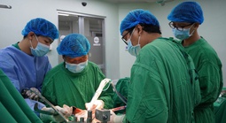 Bệnh nhân ung thư gan đầu tiên ở miền Tây được phẫu thuật bằng thiết bị đặc biệt