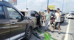 TP HCM: Tai nạn liên hoàn 5 ô tô trên cầu Rạch Chiếc