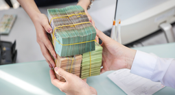 Yêu cầu các ngân hàng giảm lãi suất, công khai chênh lệch lãi suất huy động - cho vay