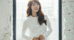 Nữ ca sĩ Lee Min qua đời đột ngột ở tuổi 46