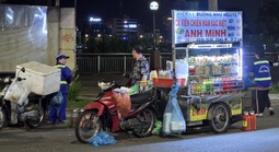 Đà Nẵng: Rác ùn ứ sau “phố đêm”, hình ảnh phản cảm vào mỗi sáng