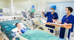 Hai bé trai tiên lượng xấu vì sơ cứu sai khi đuối nước