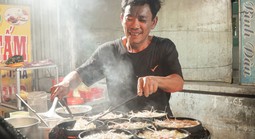 Xe bán bánh xèo của người cha đơn thân nuôi 2 con tự kỷ