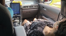 Clip: CSGT mở đường đưa thai phụ vỡ ối trên xe taxi