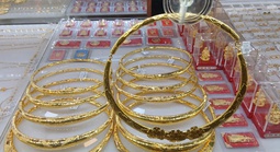 Giá vàng hôm nay, 7-8: Tiếp tục nóng lên nhờ thông tin này