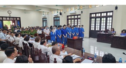Xét xử vụ 14 cựu cán bộ hải quan tiếp tay cho buôn lậu