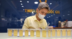 Giá vàng miếng SJC tăng liên tiếp, nên mua vào hay bán?