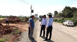 Quốc lộ nối Mũi Né - Đà Lạt: Địa phương kêu thiếu máy móc, chủ đầu tư nói thiếu mặt bằng