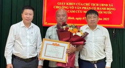 Người đàn ông dũng cảm cứu 2 em học sinh bị sóng biển cuốn ra xa bờ hơn 300m