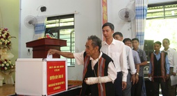 Trà Leng "trả nợ ân tình", góp tiền ủng hộ bà con bị thiên tai