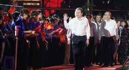 Chủ tịch Quốc hội Trần Thanh Mẫn dự chương trình "Dưới cờ vinh quang" tại điểm cầu TP HCM