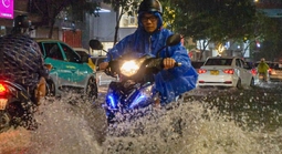 Người dân Đà Nẵng có nơi lội nước sau 30 phút mưa