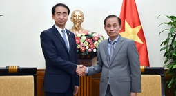 Quyền Bộ trưởng Ngoại giao Lê Hoài Trung tiếp Đại sứ Trung Quốc Hà Vĩ