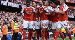 Tân binh tỏa sáng, Arsenal thắng đậm Nottingham Forest chiếm ngôi đầu
