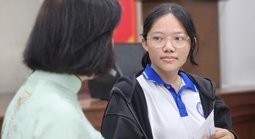 Xúc động nữ sinh Trường ĐH Y Dược TP HCM mang món quà đặc biệt về giỗ ba