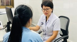 Cười, lẩm bẩm một mình có thể là dấu hiệu rối loạn tâm thần