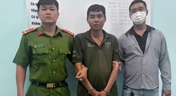 Bắt kẻ cạy cốp xe người phụ nữ trước cổng trường tiểu học ở TP HCM