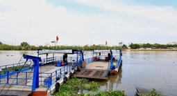 Cầu Bình Triệu ùn tắc, phà Bình Quới vẫn nằm chờ