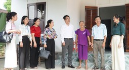 Người nghèo được an cư