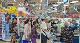 Người dân TPHCM mua gì trong ngày đầu tiên của kỳ nghỉ Tết Dương lịch 2026?