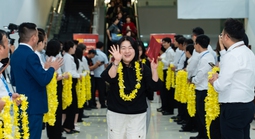 Hàng không tấp nập đón máy bay, đón khách đầu năm 2026