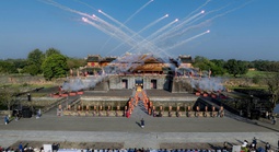 Đến thăm Đại nội Huế đầu năm, du khách bất ngờ khi chứng kiến nghi lễ này