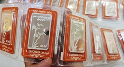 Nhiều người đang lo sốt vó vì "đu đỉnh" một kim loại quý không kém vàng