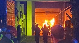 Cháy một công ty phụ tùng ô tô ở TPHCM