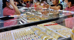 Giá vàng hôm nay 11-1: Đồng loạt dự báo đi lên