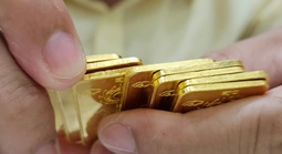 Giá vàng SJC sát mốc 160 triệu đồng/lượng, nhiều người vẫn hỏi mua