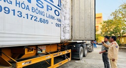 CSGT bất ngờ phát hiện "bí mật" về lô hàng 10 tấn trên xe đầu kéo