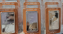 Giá bạc hôm nay 12-1: Không chỉ vàng, bạc cũng gây bất ngờ