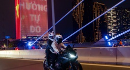 VIDEO: “Cơn sốt” quay phim cùng mô tô phân khối lớn