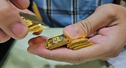 Sáng 12-1, giá vàng miếng SJC lần đầu chạm mốc 162 triệu đồng/lượng