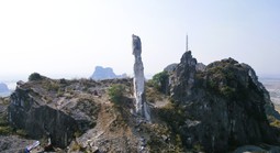 VIDEO: Hòn Vọng Phu ở Thanh Hóa "khoác áo mới" sau khi được chi 17 tỉ đồng