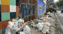 Hàng loạt bãi rác nhếch nhác giữa thành phố