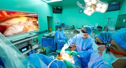 Phẫu thuật tim nội soi 3D cho người phụ nữ từng xạ trị